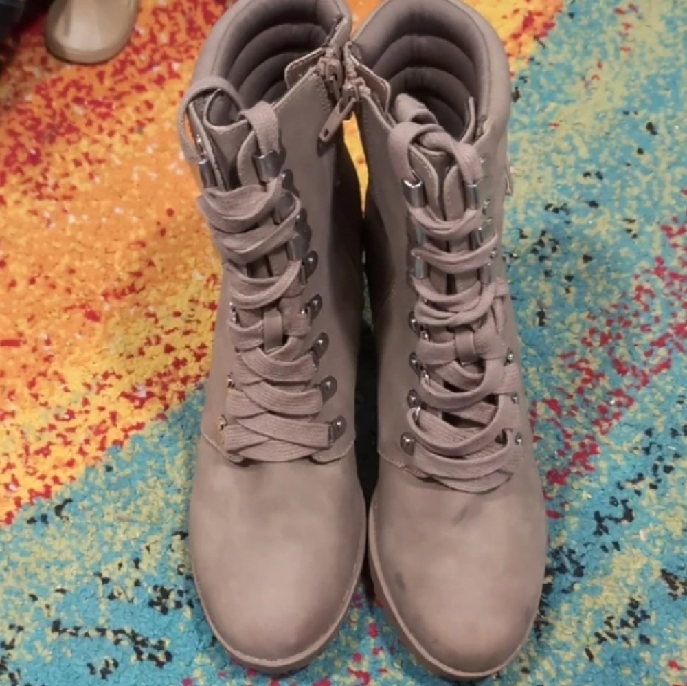 Women lace up boots